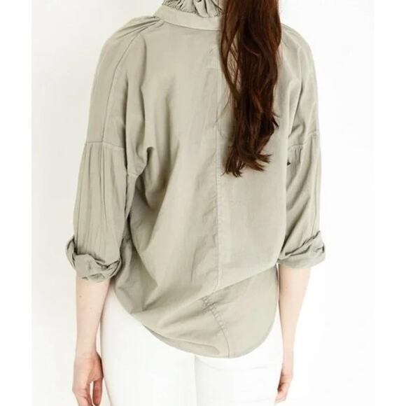 A Shirt Thing Ruffle Neck Curved Hemline Penelope Cabo Top P/S - Picture 3 of 15